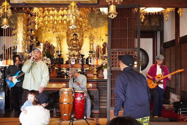 【神奈川県横須賀市】お釈迦さまの生誕をお祝い！食・もの・音・対話が集う「大楠はなまつり」浄楽寺で開催