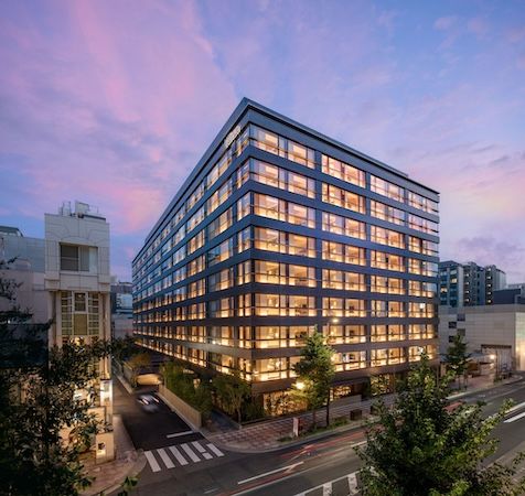 ヒルトン京都が春のアフタヌーンティーを提供！初夏の味覚を楽しむ全13品