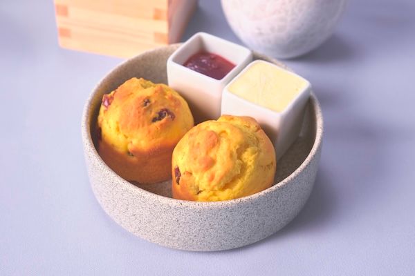 ヒルトン京都が春のアフタヌーンティーを提供！初夏の味覚を楽しむ全13品