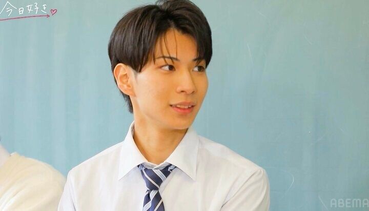 16歳インフルエンサー女子に男子が夢中！出会った瞬間に「一目惚れ」