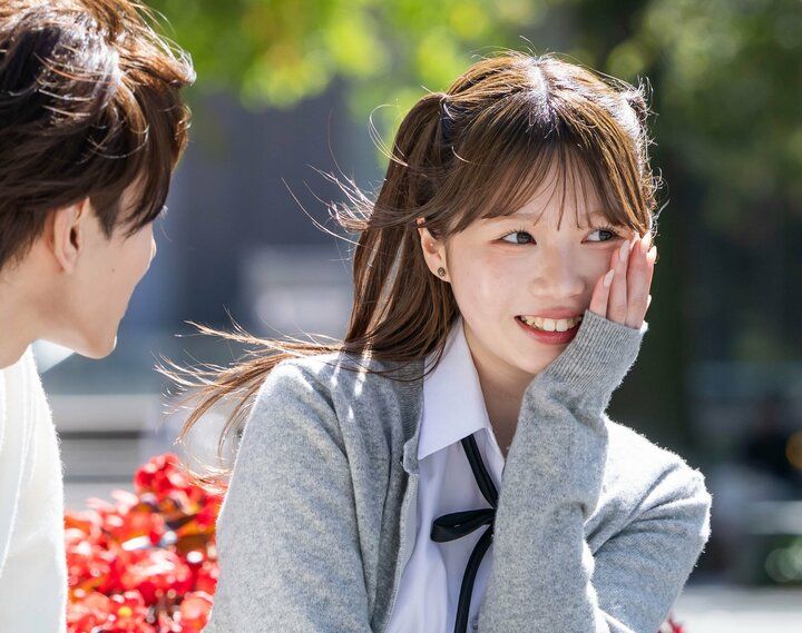 16歳インフルエンサー女子に男子が夢中！出会った瞬間に「一目惚れ」