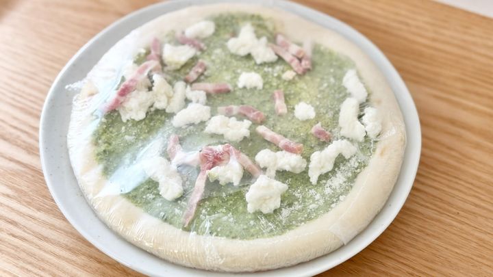 バジルが香る本格派！【ローソン】の冷凍ピザは600円超えの価値アリ
