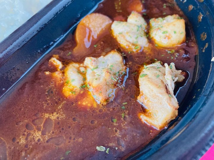 スパイシーで野菜の旨味もしっかり！ゴロゴロ具材も嬉しい！【セブン】銀座デリー監修のチキンコルマカレー