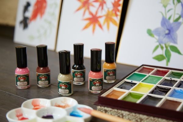 日本画絵具店・上羽絵惣の「胡粉ネイル」に新色！風にそよぐ草花の美しさを宿す2色