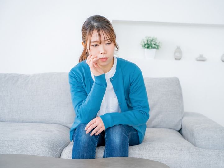 以前の一人暮らしで経済的な困難に直面し、将来の再出発に向けて実家へ戻る決断をする人も少なくありません。今回は、福岡市博多区（福岡県）で暮らす31歳女性のエピソードをご紹介します。