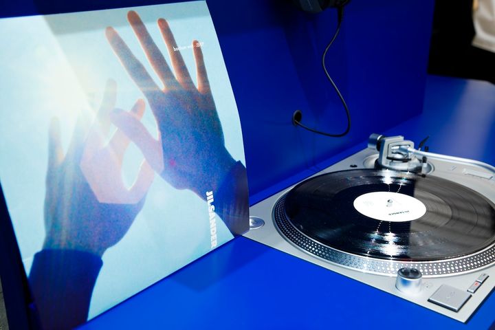 JIL SANDER x BOCHUM WELT 『WANDERLUST』のジャケットと円盤