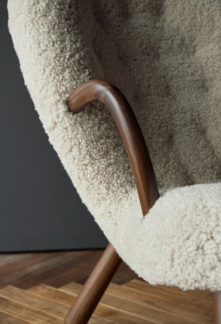 「“北欧っぽい”とは一線を画す」75年の時を経て蘇ったクラムチェアの、震えるほど美しい機能美