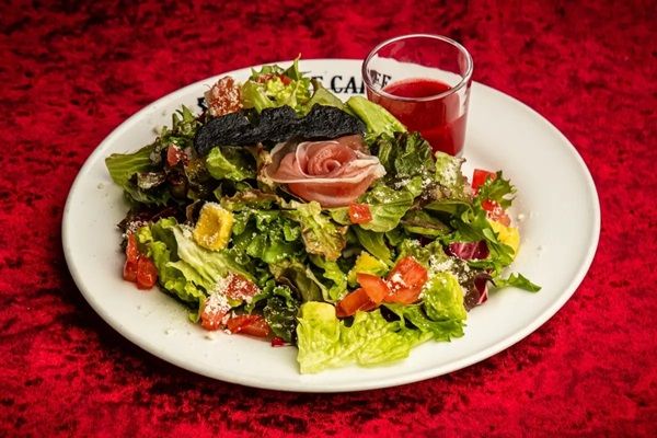 【東京都中央区】銀座「ヴァンパイアカフェ」が25周年記念の晩餐会コースとオリジナルカクテルを展開