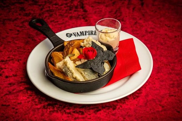 【東京都中央区】銀座「ヴァンパイアカフェ」が25周年記念の晩餐会コースとオリジナルカクテルを展開