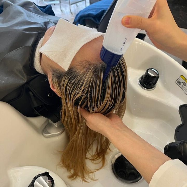 炭酸タブレットを溶かした液をかけて