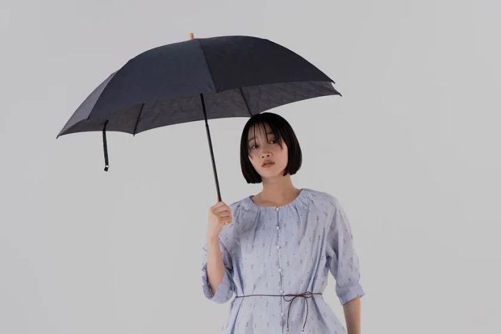 軽やかな影をつくる、天然繊維の日傘