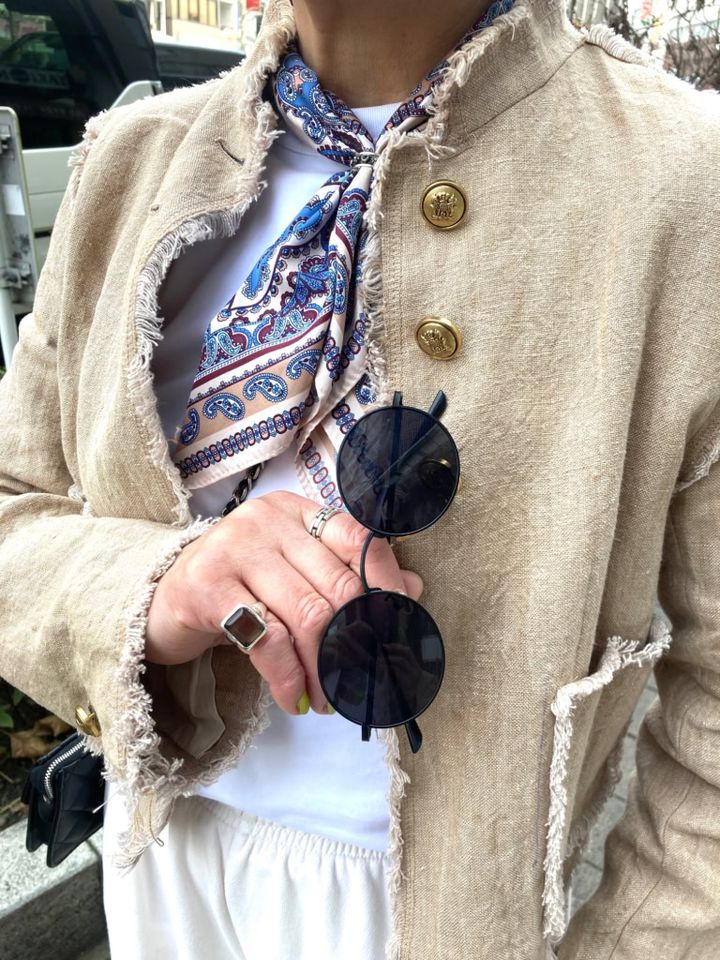 ”黒”の小物アイテムで引き締め効果を狙って