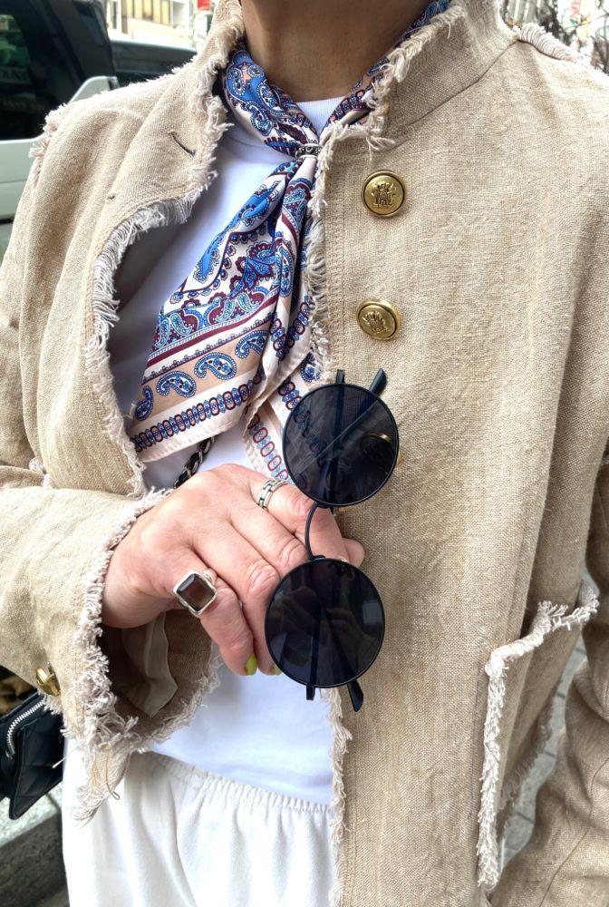 ”黒”の小物アイテムで引き締め効果を狙って