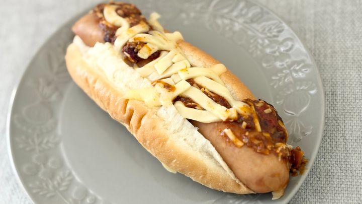 じんわり辛くてパリッとジューシー！【セブン】の温めて食べる調理パン