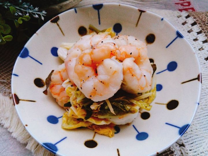 生姜と甘酢の香りで春を食す！えびと春キャベツの甘酢炒め