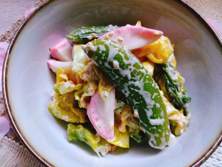 季節の野菜を味わう。春キャベツとスナップえんどう、かまぼこの和風マヨサラダ