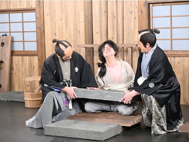 「大人しか入れない拷問屋敷」は東映の美術スタッフが再現した道具にも注目