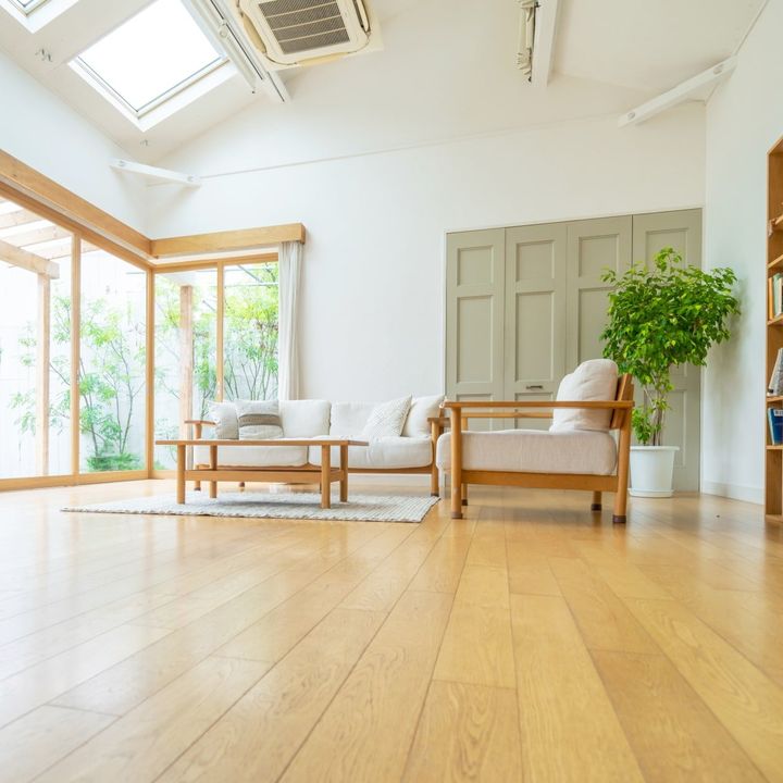 飛ばさないことが大事！掃除のプロが教える、花粉をためない「フローリング掃除」の“ポイント3つ”