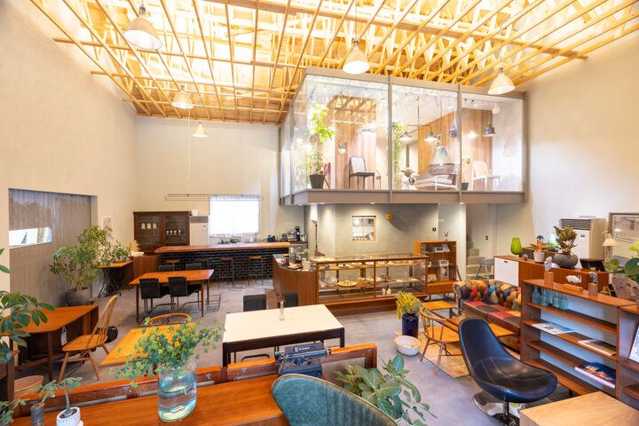 ヴィンテージ家具に囲まれて。野菜たっぷりのスープとスコーンが楽しめる「nanan gifu」