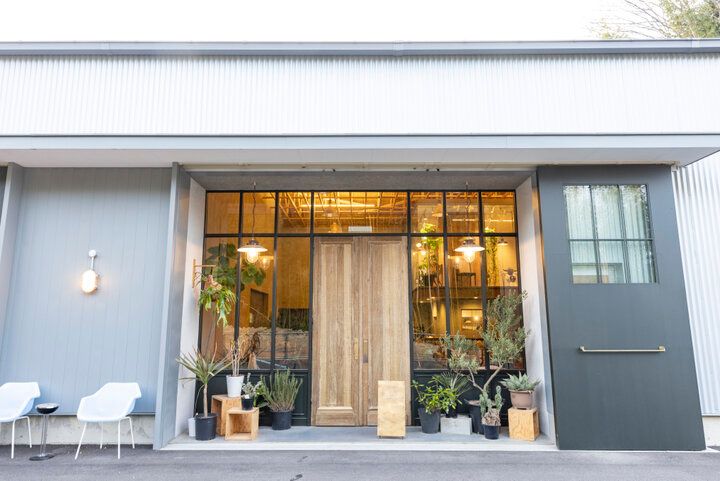 ヴィンテージ家具に囲まれて。野菜たっぷりのスープとスコーンが楽しめる「nanan gifu」