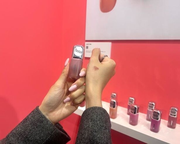 商品のテクスチャーを体験することができる