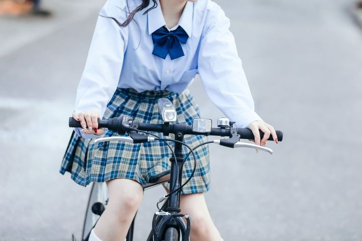 高校生が「学校で習っていない」と主張し、自転車の反則金の支払いを拒否することは可能か？（画像はイメージ）