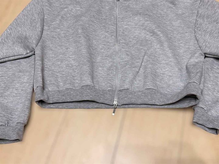 画像: 袖口はリブ仕様