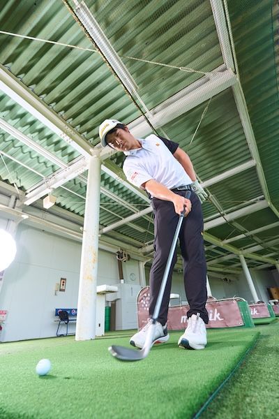 アプローチは「片手打ち練習」で上手くなる！中途半端な距離でもダフらない