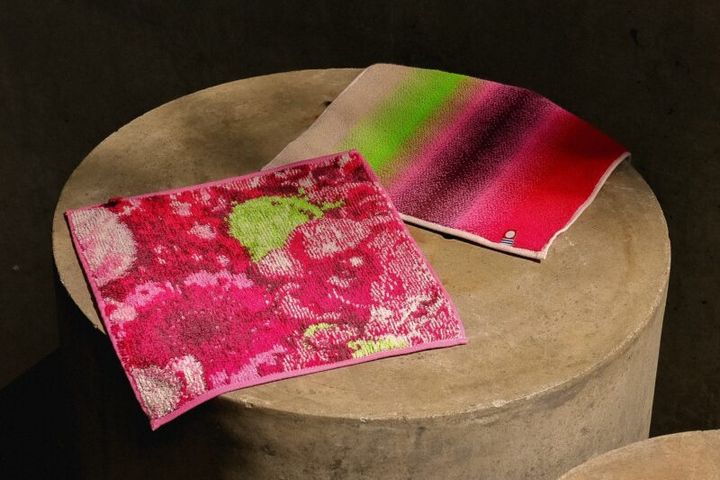 コンビニエンスウェア×ニコライバーグマンのタオルハンカチ