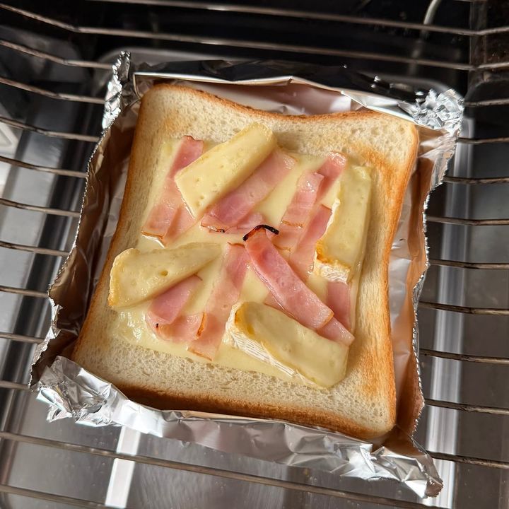 そら豆とベーコンのダブルチーズトースト