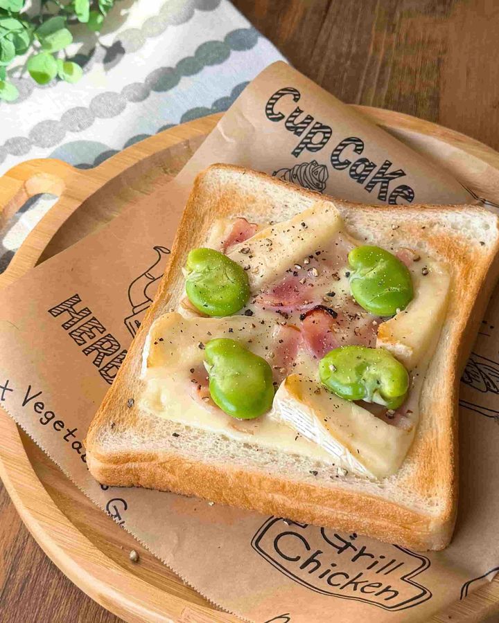 そら豆とベーコンのダブルチーズトースト