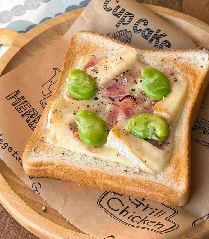 そら豆とベーコンのダブルチーズトースト