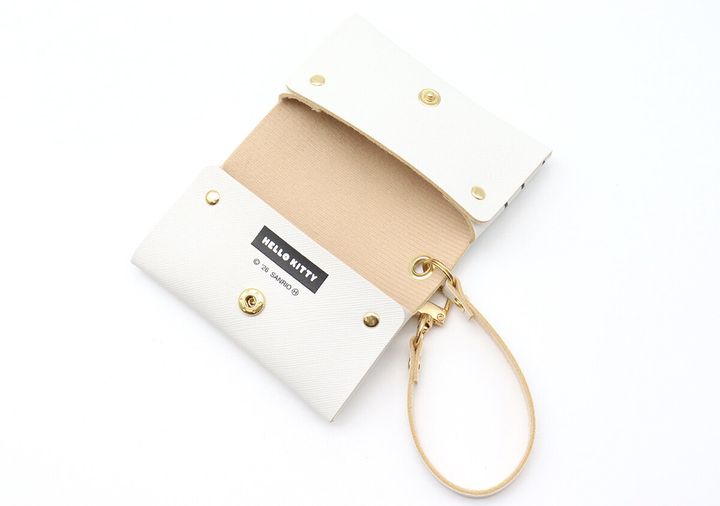 宝島社雑誌付録のmini5月号のみずいろ ハローキティの サフィアーノレザー調マルチケース6