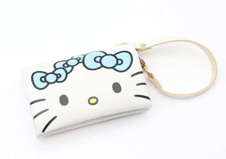 宝島社雑誌付録のmini5月号のみずいろ ハローキティの サフィアーノレザー調マルチケース2