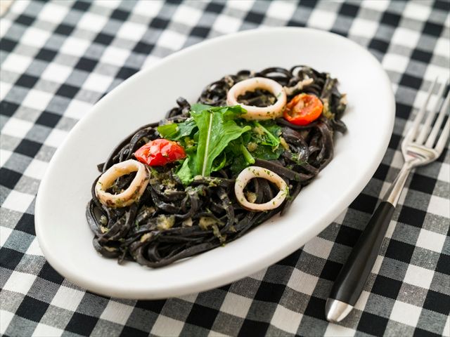 成城石井自家製 イカスミのタリオリーニ イカとアンチョビのソース