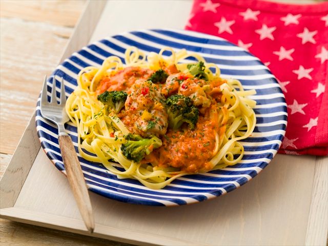 成城石井自家製 マリーミーチキンの濃厚トマトクリームフェットチーネ 