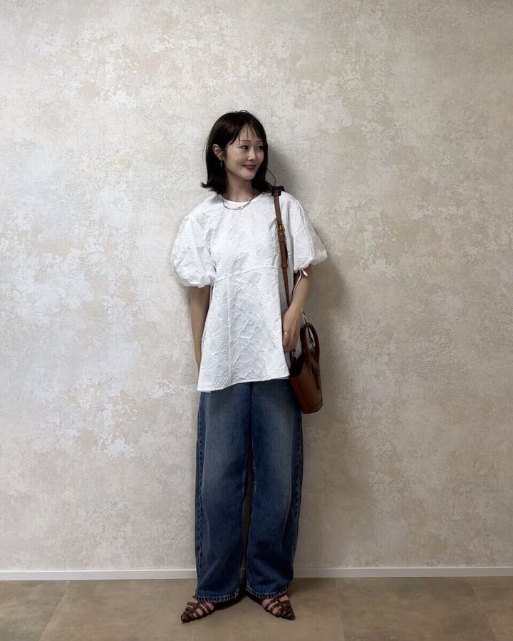 GU バルーンスリーブチュニック by rokh デニム×ブラウンバッグカジュアルコーデ