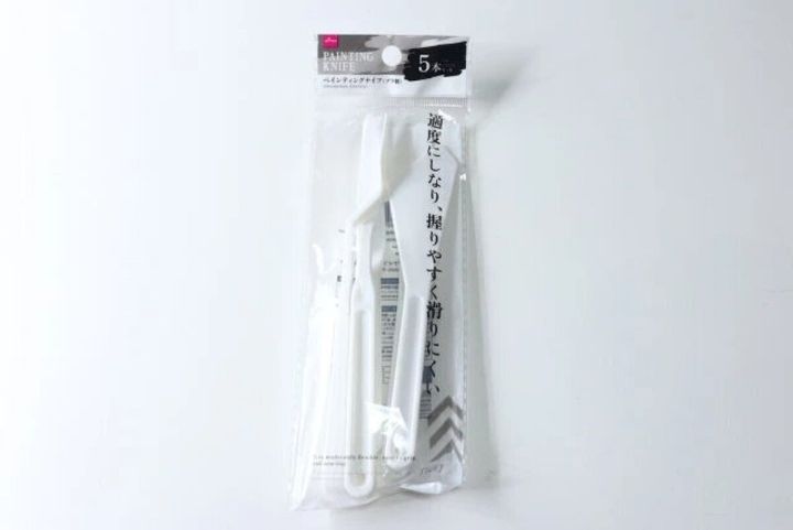 ダイソーのペインティングナイフ（プラ製、5本セット）のパッケージ