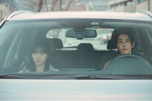 練習室で寝泊まりするイニョンを仕方なく自宅へ連れてきたソラ先生だったが… [c] 2023 TWOMEN FILM ALL RIGHTS RESERVED