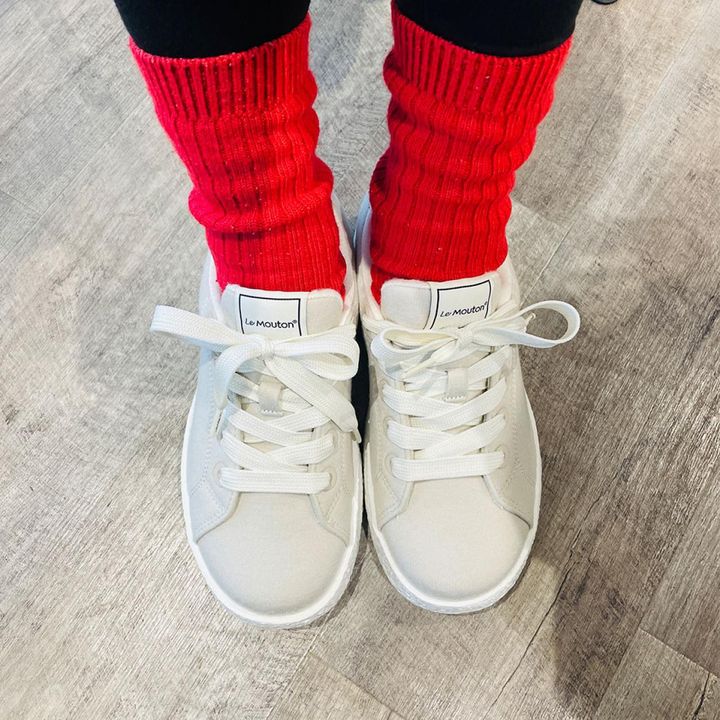 スニーカー（バディ） 16,800円 まずはいてみたのは、BUDDY（バディ）というアメカジ風のカジュアルなデザイン。リボンが太めでカジュアルな中にも女性らしい遊び心が。