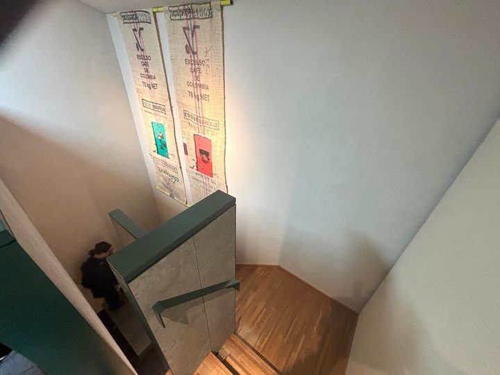 地下へ続く階段