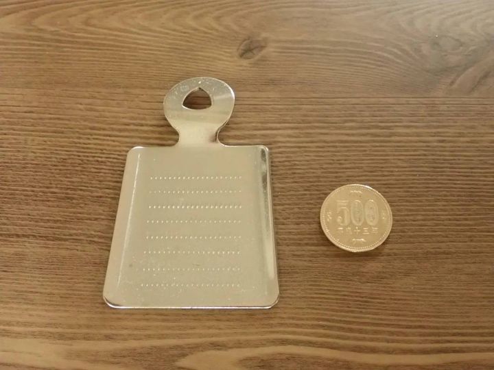 DAISO(ダイソー)：ステンレス薬味おろし金