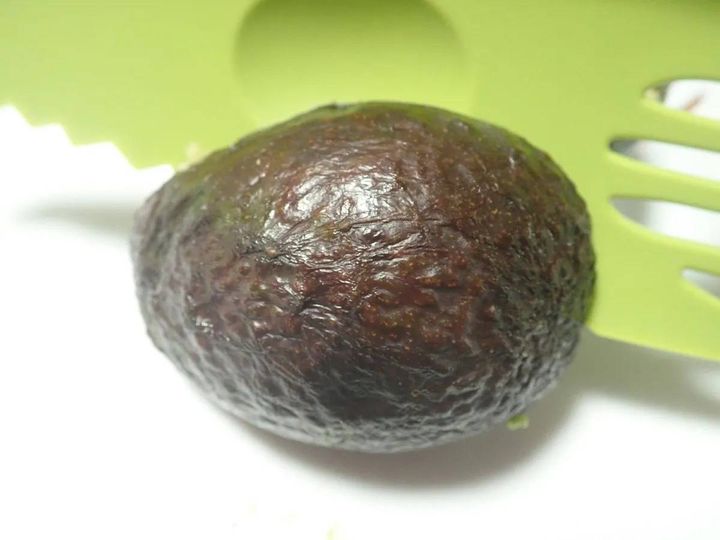 DAISO(ダイソー)：アボカドカッター