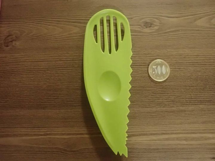 DAISO(ダイソー)：アボカドカッター