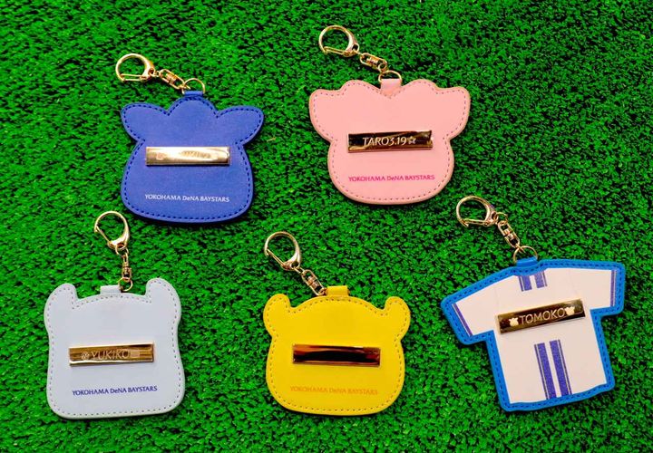 画像: オリジナルフェイクレザーキーホルダーの裏側はこんな感じ。好きな8文字を刻印することができます ※刻印サービスはベイスターズ主催のプロ野球開催のない営業日にのみ実施