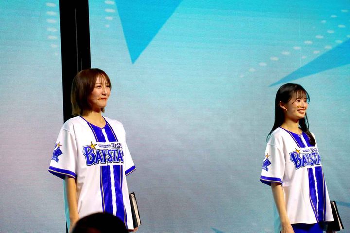 画像: 写真は「THE LIVE Supported by 大和地所」体験会に登場した「diana」のOG・Fukaさん＆Akiさん。「diana」OGは基本的にはベイスターズのホームゲームでの出演、ただしイベント内容や特別な企画により、ビジターゲームやその他のイベントにも登場する場合もあり。イベントなどのニュースはTHE LIVE公式HPやSNSでチェック