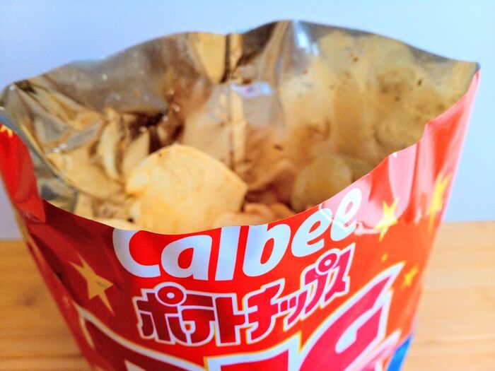 ポテチを最高に楽しくする〈パーティ開け〉の決定版3選。マスターすれば盛り上がること間違いなし♡