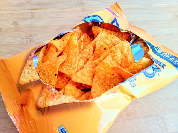 ポテチを最高に楽しくする〈パーティ開け〉の決定版3選。マスターすれば盛り上がること間違いなし♡