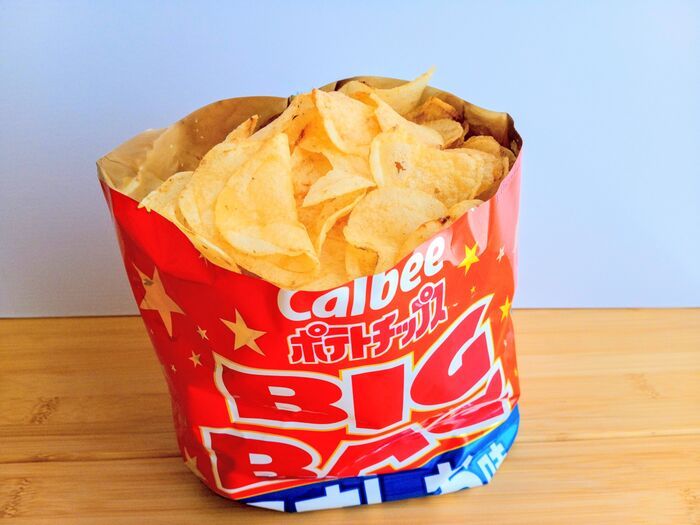 ポテチを最高に楽しくする〈パーティ開け〉の決定版3選。マスターすれば盛り上がること間違いなし♡