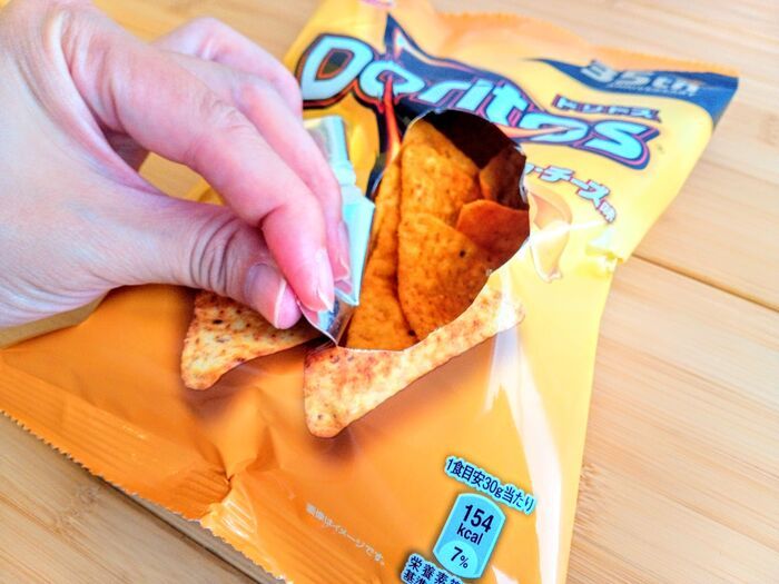 ポテチを最高に楽しくする〈パーティ開け〉の決定版3選。マスターすれば盛り上がること間違いなし♡